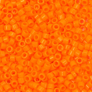 Miyuki Perlen delica's 11/0 Opaque mandarin orange DB-1133