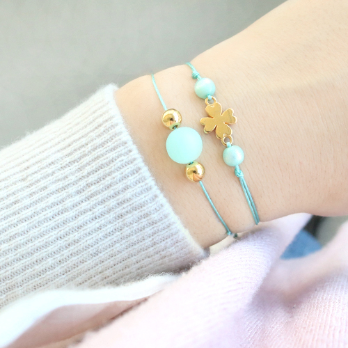 Schmuck in mintgr&uuml;nen T&ouml;nen von Polaris Elements Perlen mit goldenen Details 