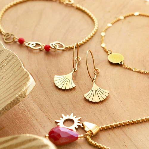 Sie k&ouml;nnen diesen stilvollen Schmuck mit den neuen Stainless Steel Anh&auml;ngern kreieren: