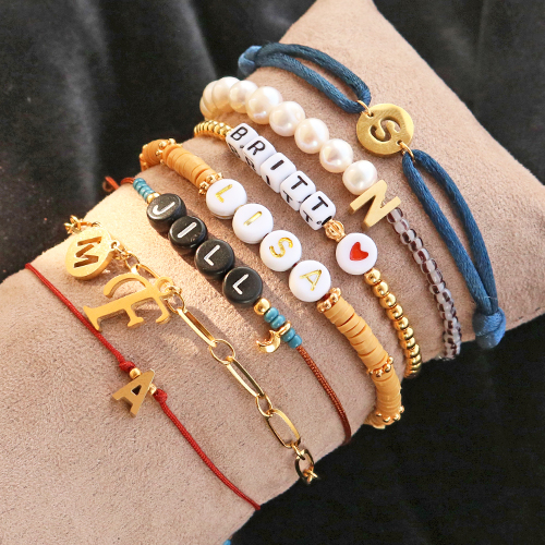 Sehen Sie hier, wie Sie den sch&ouml;nsten personalisierten Schmuck selbst herstellen k&ouml;nnen: