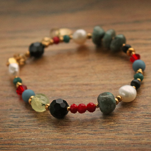 So kombinieren Sie mehrere Arten von Perlen im Schmuck: