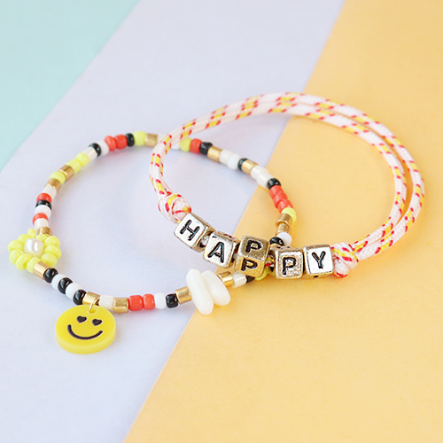 Werden Sie kreativ und kreieren Sie den fr&ouml;hlichsten Schmuck mit bunten Smiley-Plexx-Anh&auml;ngern und Zwischenst&uuml;cken