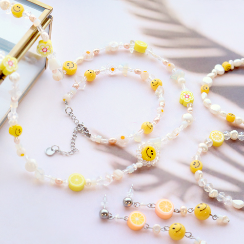 Lassen Sie sich inspirieren und designen Sie angesagten Schmuck mit den neuen Smiley-Perlen 
