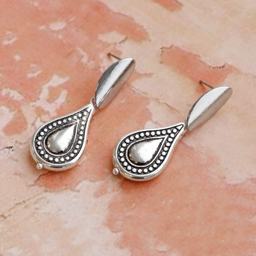Inspiration f&uuml;r Ohrringe mit Metallperlen und Anh&auml;ngern