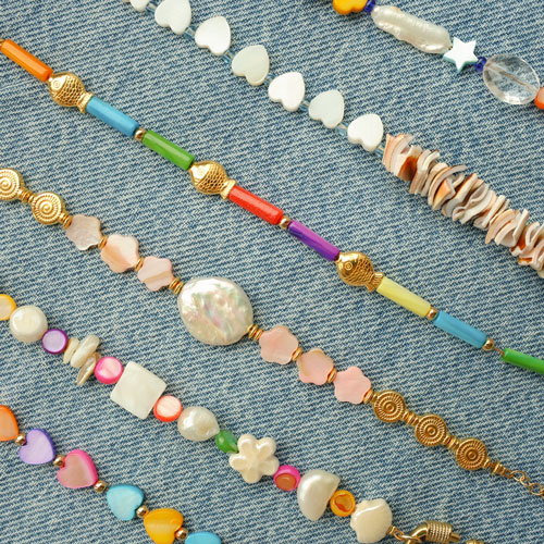 Mit Perlmuttperlen kreativ Schmuck designen