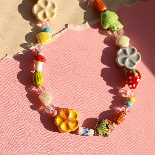 Satementschmuck mit Schmuckdesigns mit griechischen DQ-Keramikperlen in Bl&uuml;tenform 