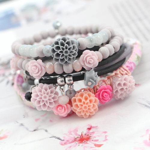 Fr&ouml;hlicher Schmuck mit Rosen und Blumen!