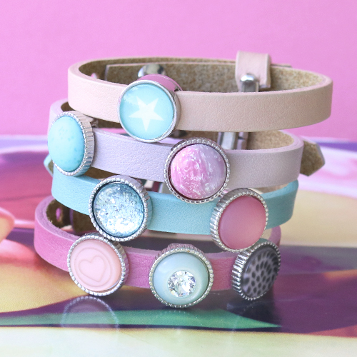 Sch&ouml;ne Armb&auml;nder f&uuml;r die Kleinen von Cuoio mit fr&ouml;hlichen Cabochons von Polaris Elements
