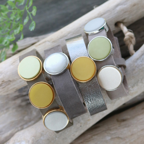 Lassen Sie sich inspirieren durch die sch&ouml;nsten Designs Cuoio Armb&auml;nder mit Cabochons von Polaris Elements und Schiebern aus DQ Metall