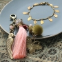 Schmuck aus TQ Metall mit einem klassischen Look