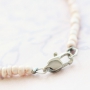 Minimalistischer Blumen Schmuck mit Rosen Perlen und Daisy Blumen Perlen