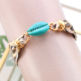 Machen Sie Ihre eigenen Ohrringe und Armb&auml;nder aus neuen Resin Anh&auml;ngern und einem Elastischen Band mit Snake Print