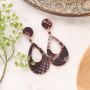 Machen Sie Ihre eigenen Ohrringe und Armb&auml;nder aus neuen Resin Anh&auml;ngern und einem Elastischen Band mit Snake Print
