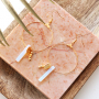 DIY: Herstellung von Ohrringen und Halsketten aus Halbedelsteinperlen