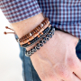 Sehen Sie hier, wie Sie diese coolen Armb&auml;nder mit Holz Perlen selbst herstellen k&ouml;nnen: