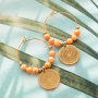 Sie k&ouml;nnen diesen trendigen Schmuck mit den Birth Flower-Anh&auml;ngern herstellen: