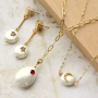 Werden Sie kreativ mit den Muschel Pearl Shine Anh&auml;ngern, Perlen und Zwischenst&uuml;cken kombiniert mit den Zirkonia Brass Elements 