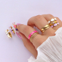So tr&auml;gt man diese Ringe aus Edelstahl in fr&ouml;hlichen Farben