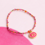 So entsteht mit kleinen emaillierten Anh&auml;ngern trendiger Schmuck