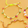 Schmuck mit Neon-Trendartikeln gestalten