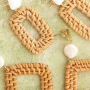 Ohrringdesigns mit Rattan-Anh&auml;ngern