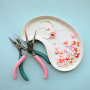 Frech verspielte Schmuckdesigns mit Acrylperlen 