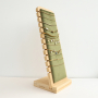 Stilvolle Schmuckpr&auml;sentation mit Holzdisplays erstellen