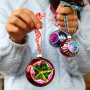 Schmuckb&auml;nder machen Armb&auml;nder, Schl&uuml;sselanh&auml;nger und Geschenke einzigartig