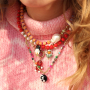 Neue Ideen: Bunte Glasperlen, die Schmuck in Szene setzen