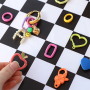 Ideen zu trendigem Schmuck mit farbigen kleinen karabinern 