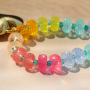 Bunt schimmernde Resin-Perlen. Ideen f&uuml;r fr&ouml;hliche Designs