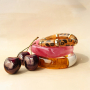 Eyecatcher: Breiter Armschmuck aus Resin und Metall