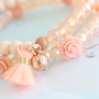 Dieser Sommer Look ist aus den sch&ouml;nsten Perlen in herrlichen &ldquo;peach&rdquo;& &ldquo;coral&rdquo; T&ouml;nen gemacht.