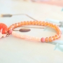 Dieser Sommer Look ist aus den sch&ouml;nsten Perlen in herrlichen &ldquo;peach&rdquo;& &ldquo;coral&rdquo; T&ouml;nen gemacht.