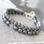 Wow, dieser moderne-minimalistische Schmuck mit Hematite Perlen sehen super aus, machen Sie ein Set f&uuml;r Sie oder Ihn?