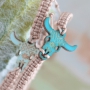 Mit diesen sch&ouml;nen Anh&auml;ngern aus Holz und Acryl machen Sie Schmuck mit einem besonderen Western Boho Look