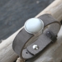 Lassen Sie sich inspirieren durch die sch&ouml;nsten Designs Cuoio Armb&auml;nder mit Cabochons von Polaris Elements und Schiebern aus DQ Metall
