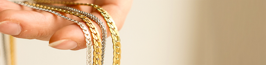 Neue Serie mit konfektioniertem Schmuck aus Edelstahl Neue Serie mit konfektioniertem Schmuck aus Edelstahl